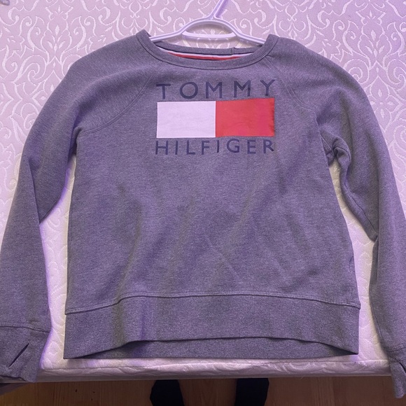 Tommy Hilfiger Sweater - Picture 1 of 2